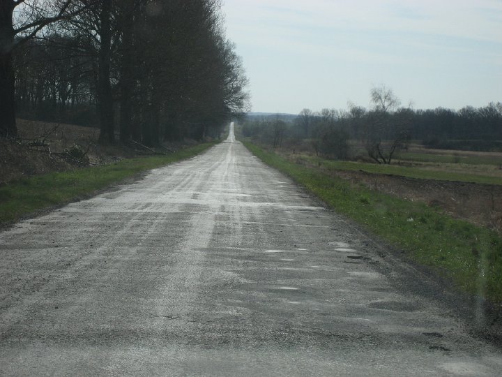 IMG_1739.JPG - Takie szosy mają swój urok: przede wszystkim taki, że są puste, bez ciężarówek, bez wariatów wyprzedzających na ciągłych pasach...