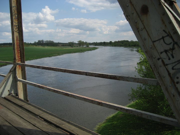 IMG_2584.JPG - Jaka szkoda, że być może nigdy nikomu nie będzie dane podziwiać tego widoku z okien jadącego pociągu...