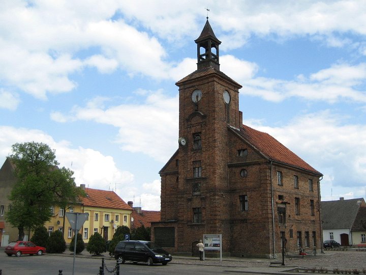 IMG_2602.JPG - Ryneczek w Obrzycku, z ratuszem